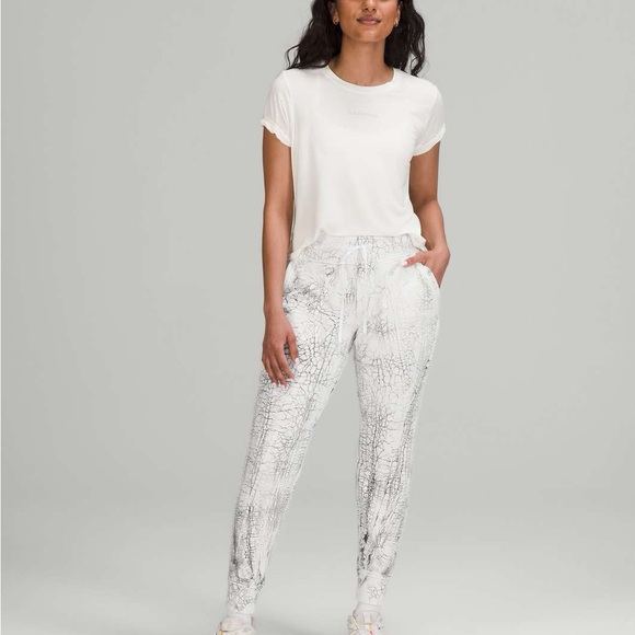 lululemon athletica Pants - Lululemon Warm Down Jogger *7/8 Length
Thread Dye White Black Size 2